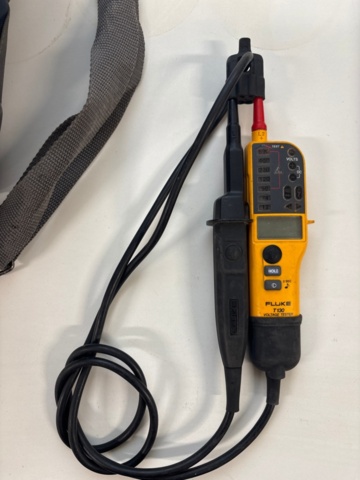 1368428-2 Fallskyddsselar 2 st, verktygsväska med elverktyg