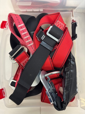 1368428-5 Fallskyddsselar 2 st, verktygsväska med elverktyg