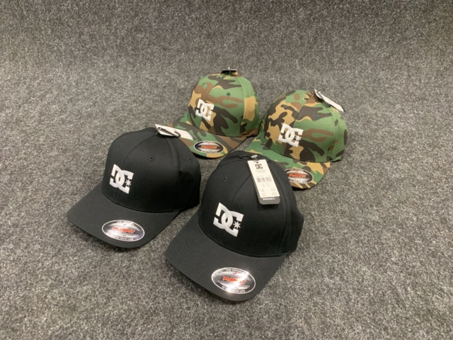 1407931-1 4 st kepsar DC Flexfit