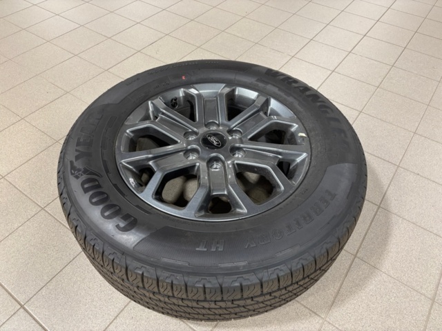 1408186-4 Ford Ranger Wildtrak fälgar med däck Goodyear Wrangler Territory HT