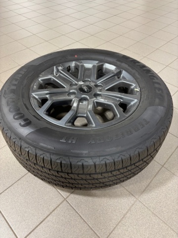 1408187-3 Ford Ranger Wildtrak fälgar med däck Goodyear Wrangler Territory HT