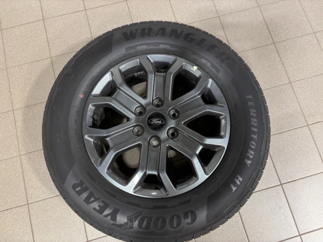 1408187-5 Ford Ranger Wildtrak fälgar med däck Goodyear Wrangler Territory HT