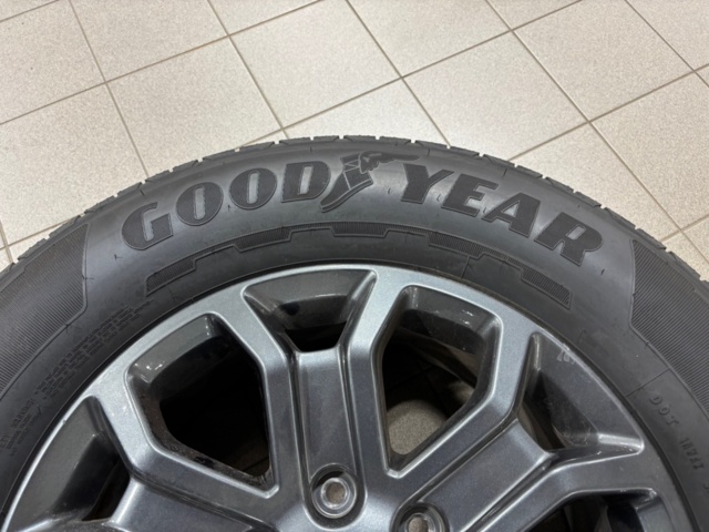 1408188-7 Ford Ranger Wildtrak fälgar med däck Goodyear Wrangler Territory HT