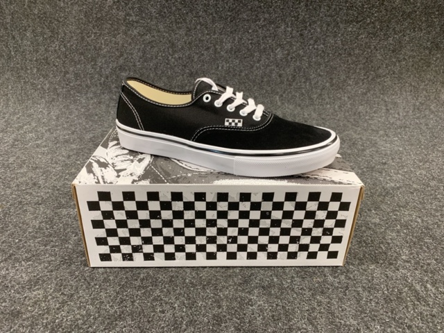 1407896-1 Shoes Vans Skate Authentic, Size 39