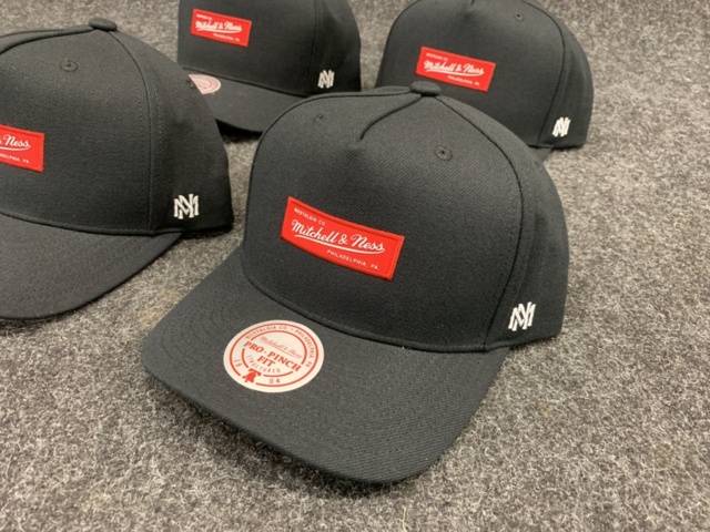 1408169-2 4 st Kepsar Snapback Mitchell & Ness