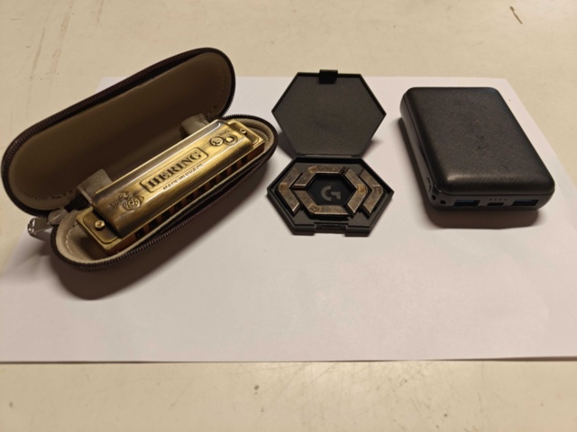 1130296-1 Kasseras Munspel, portabel laddare samt viktsats till gamingmus Kasseras