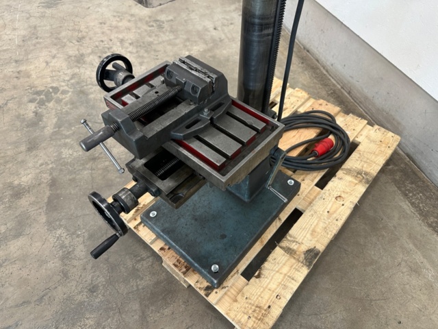 1399766-8 Pillar drilling machine Strands S68 with coordinate table