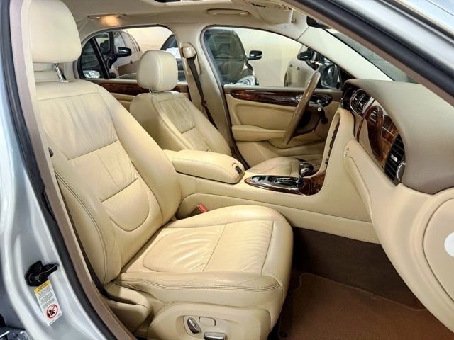 1405259-8 Jaguar XJ 2.7 V6 Automatisk, 207hk, 2008