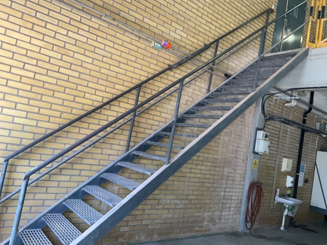 1406304-1 Ståltrappa