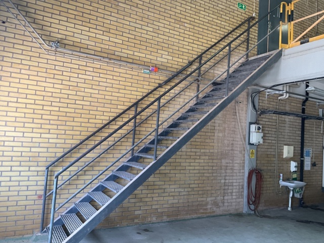 1406304-2 Ståltrappa