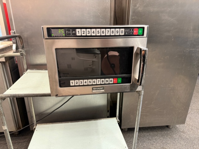 1351762-2 Restaurangmicro Sharp mikrovågsugn, typ R-25AT 2100 W, professionell, touchkontroll
