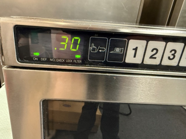 1351762-4 Restaurangmicro Sharp mikrovågsugn, typ R-25AT 2100 W, professionell, touchkontroll