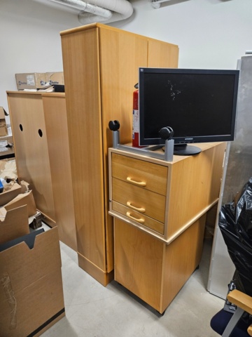 1366979-3 Diverse kontorsmöbler, säkerhetsskåp m.m.