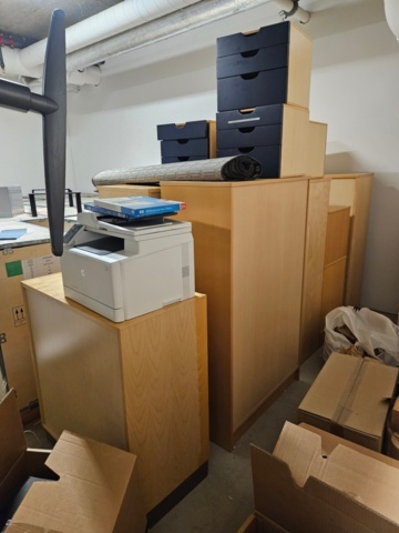 1366979-4 Diverse kontorsmöbler, säkerhetsskåp m.m.