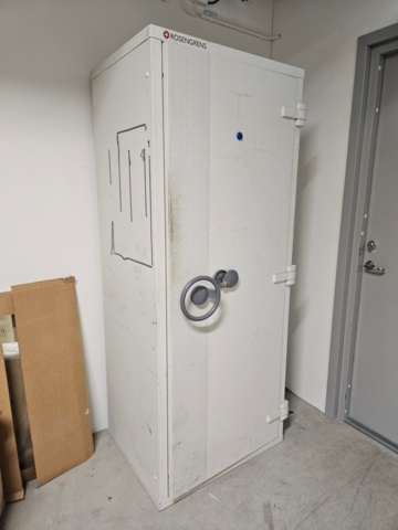 1366979-13 Diverse kontorsmöbler, säkerhetsskåp m.m.