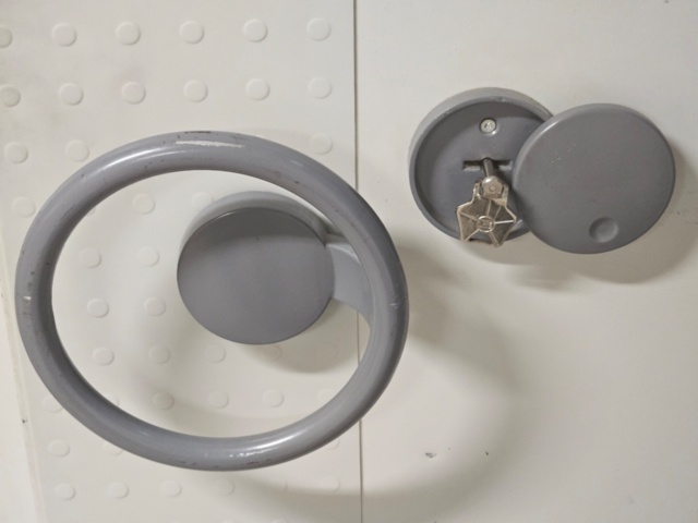 1366979-15 Diverse kontorsmöbler, säkerhetsskåp m.m.