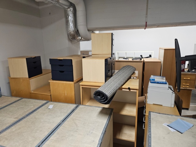 1366979-16 Diverse kontorsmöbler, säkerhetsskåp m.m.