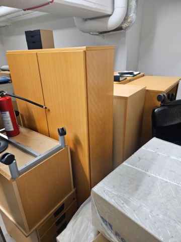 1366979-19 Diverse kontorsmöbler, säkerhetsskåp m.m.