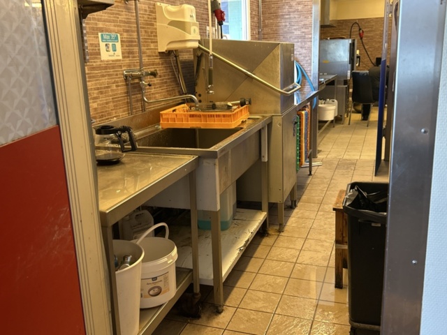 1361102-1 Diskmaskin Wexiödisk WD-6C med in- och utmatningsbänk, korgar och tillbehör