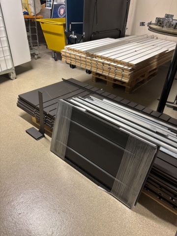 1372909-6 Frontväggar från Hestra i lackad svart