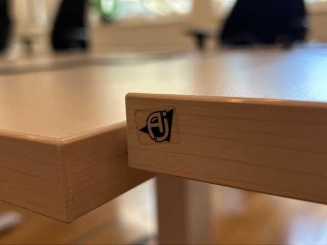 1361122-3 Kontorsinredning - Skrivbord och stolar, 10st