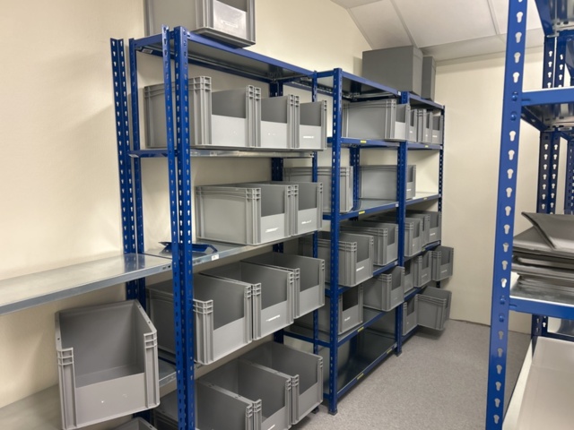 1361141-4 Lagerhyllor och skåp