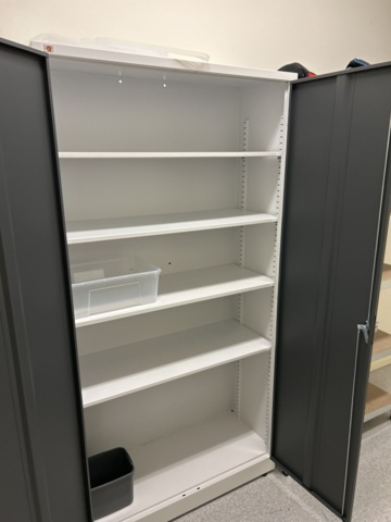 1361141-8 Lagerhyllor och skåp