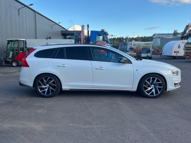 Volvo V60 D4 AWD Geartronic, 181hp -2015 - PS Auction - We