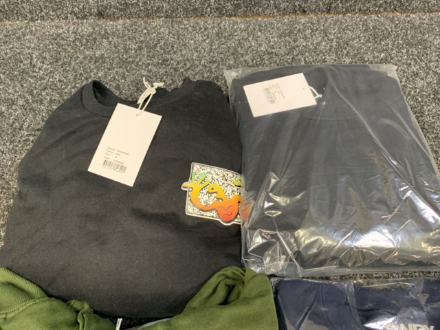 1408939-2 4 st Tröjor, Strl S