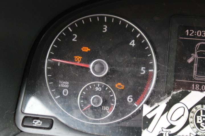 1409879-24 Volkswagen Caddy 1.6 TDI Manuell, 102hk, 2011 (rep. objekt)