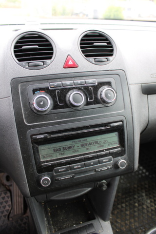 1409879-27 Volkswagen Caddy 1.6 TDI Manuell, 102hk, 2011 (rep. objekt)