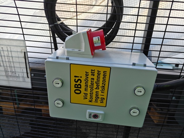 1409912-10 Komprimator anläggning med container och kärlvändare