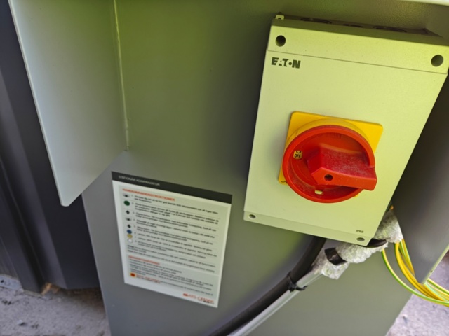 1409912-15 Komprimator anläggning med container och kärlvändare