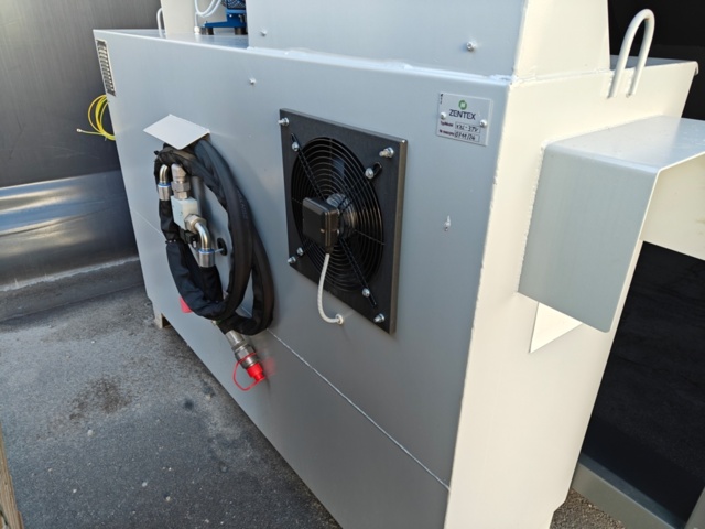 1409912-17 Komprimator anläggning med container och kärlvändare