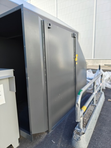 1409912-19 Komprimator anläggning med container och kärlvändare