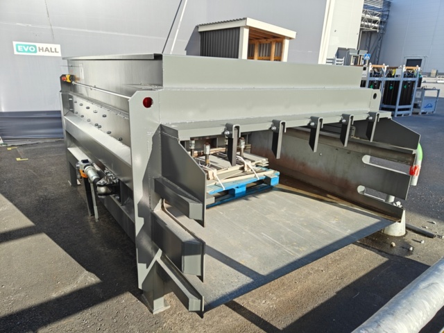 1409912-21 Komprimator anläggning med container och kärlvändare