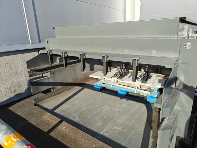 1409912-22 Komprimator anläggning med container och kärlvändare