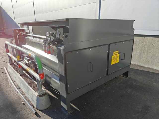 1409912-26 Komprimator anläggning med container och kärlvändare