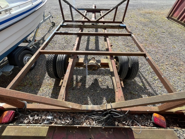 1255330-8 Båtvagn, stor modell