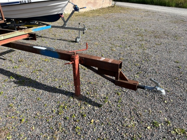 1255330-11 Båtvagn, stor modell