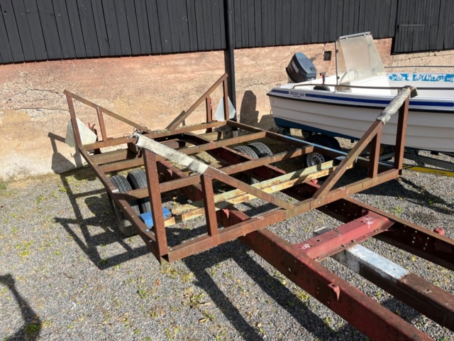 1255330-12 Båtvagn, stor modell