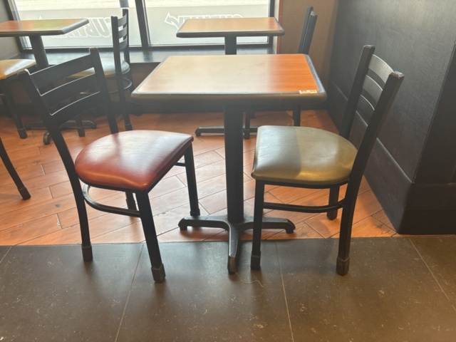 1308695-2 Restaurangmöblemang - Bord och stolar