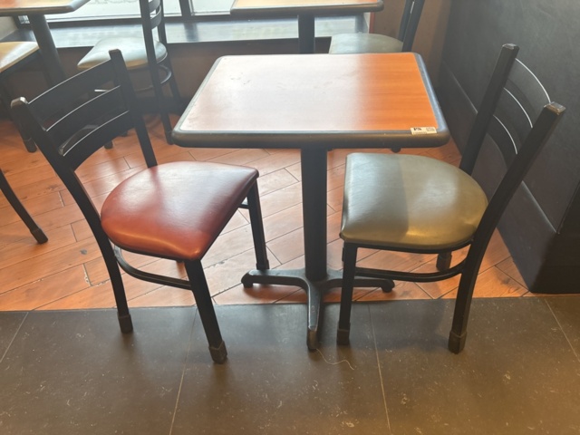 1308695-5 Restaurangmöblemang - Bord och stolar