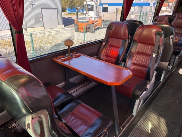 1361155-42 Limousine buss Volvo B12M Automat, -2005