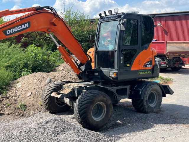 1410018-4 Hjulgrävare, Doosan DX55W med tillbehör -2015