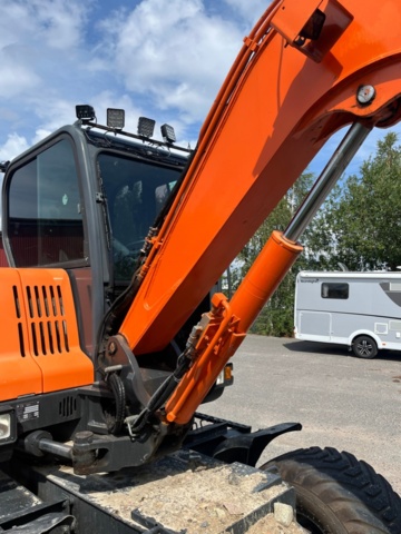 1410018-12 Hjulgrävare, Doosan DX55W med tillbehör -2015