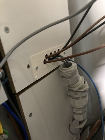 1402854-18 Mätarskåp Garo, utanpåliggande - 2 st