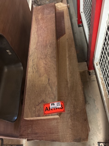 1386996-6 Parti med diverse ädelträ - bl.a. rosenträ