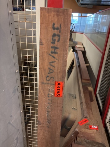 1386996-11 Parti med diverse ädelträ - bl.a. rosenträ