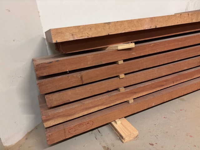 1386996-12 Parti med diverse ädelträ - bl.a. rosenträ